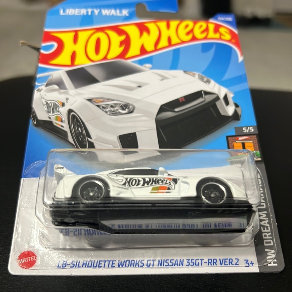 LIBERTY WALK - LB-SILHOUETTE WORKS GT NISSAN 35GT-RR VER.2